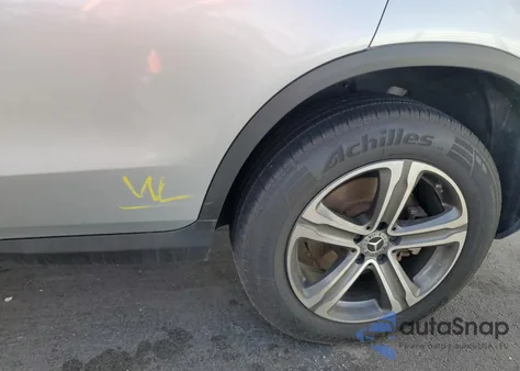 2018 Mercedes-Benz Glc 300 4Matic z USA, uszkodzony, nr VIN WDC0G4KB2JV102108